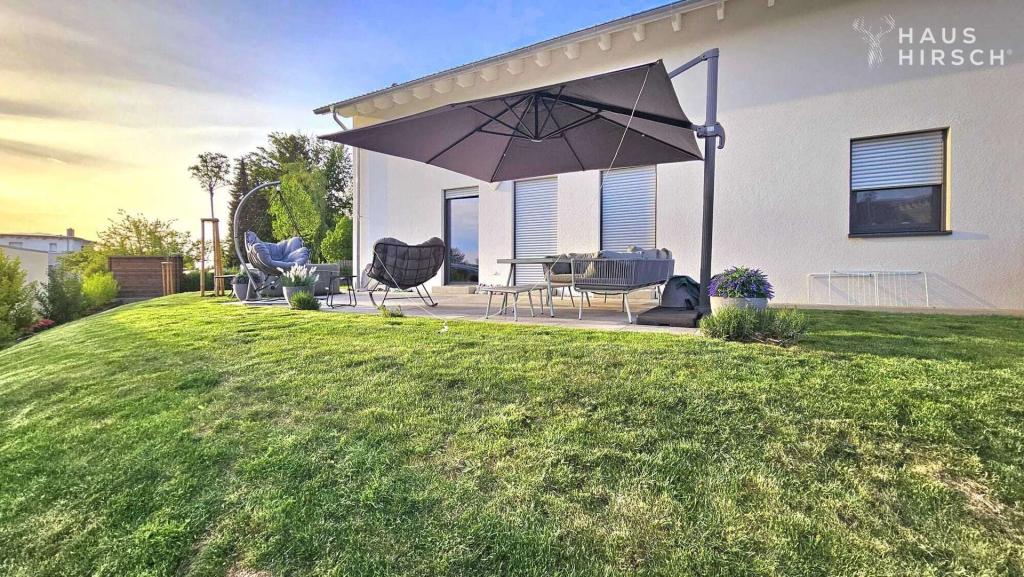 Rechte Seite: Terrasse 