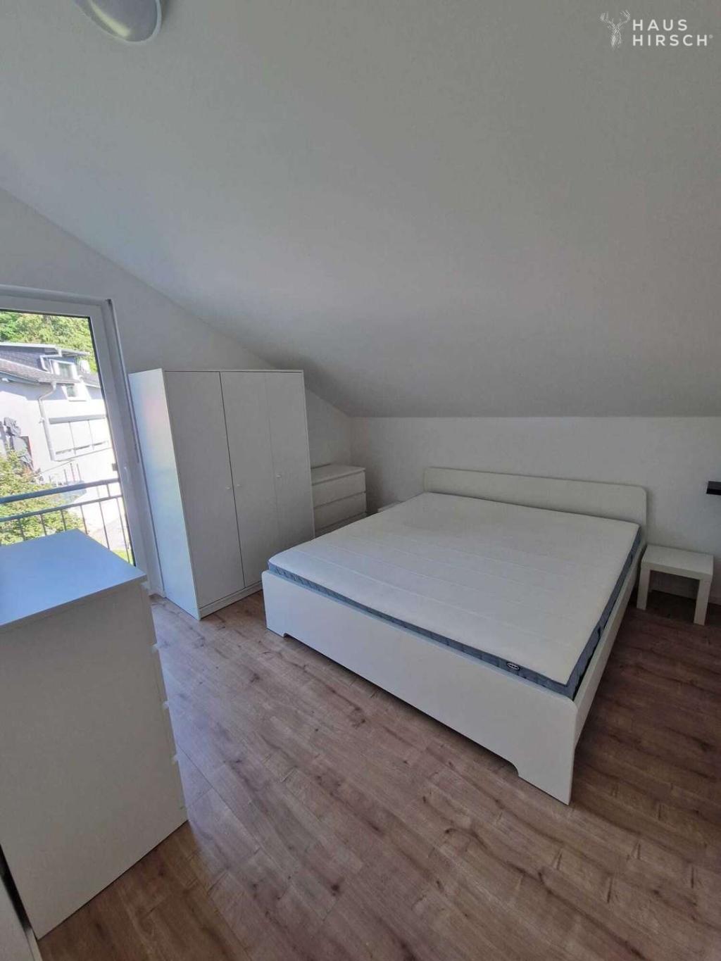 Linke Seite: Zimmer 1 im OG