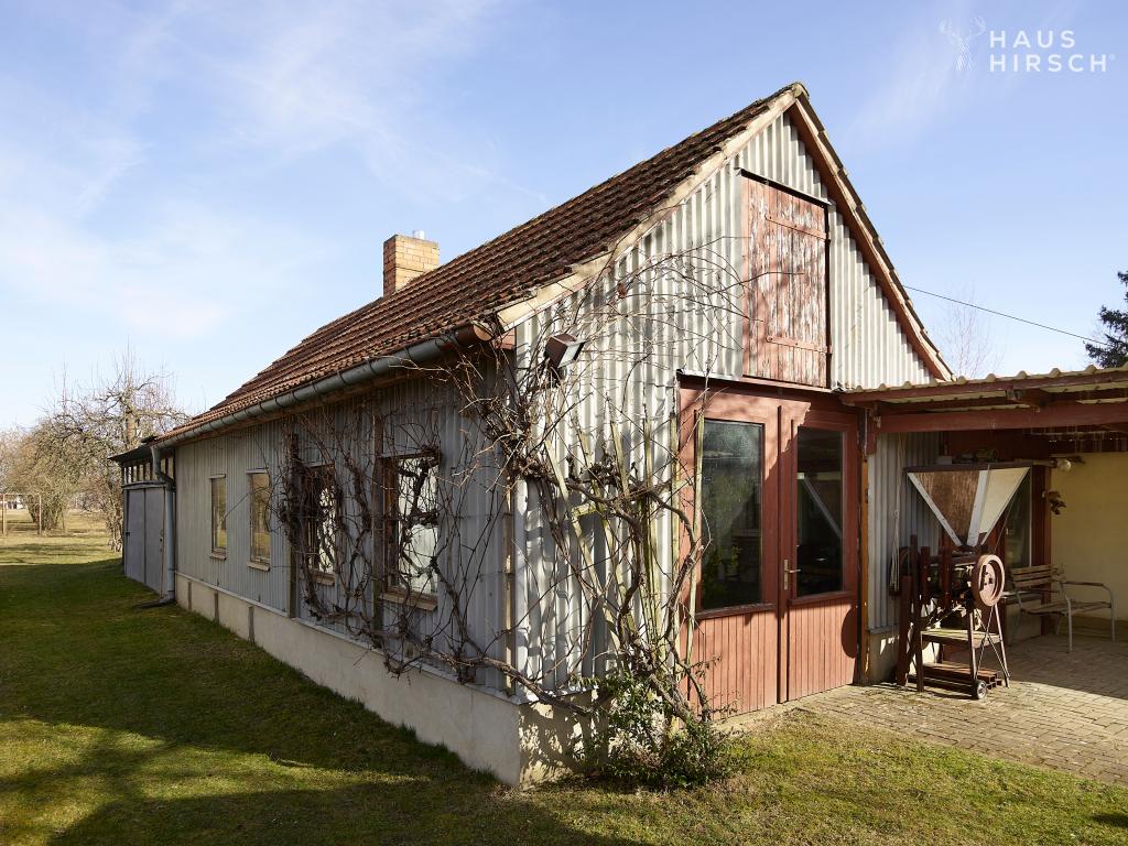 Garage und Werkstatt außen