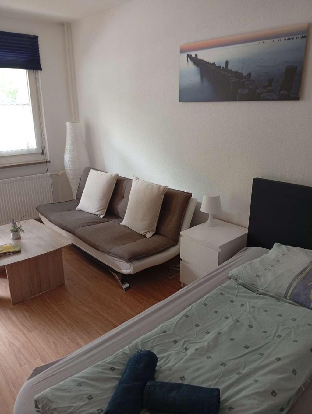 Wohnzimmer Blick zum Balkon