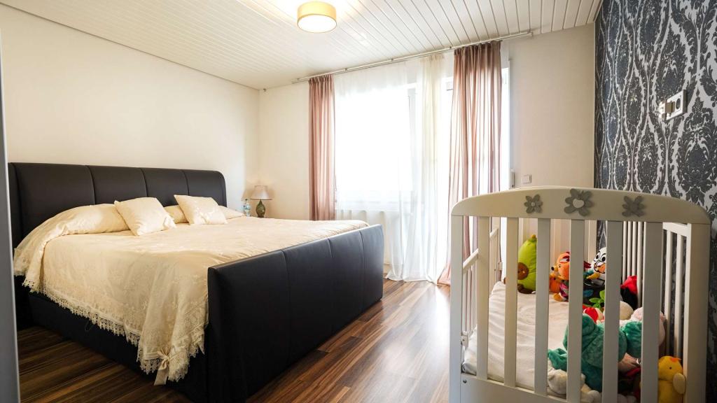 Schlafzimmer 1 