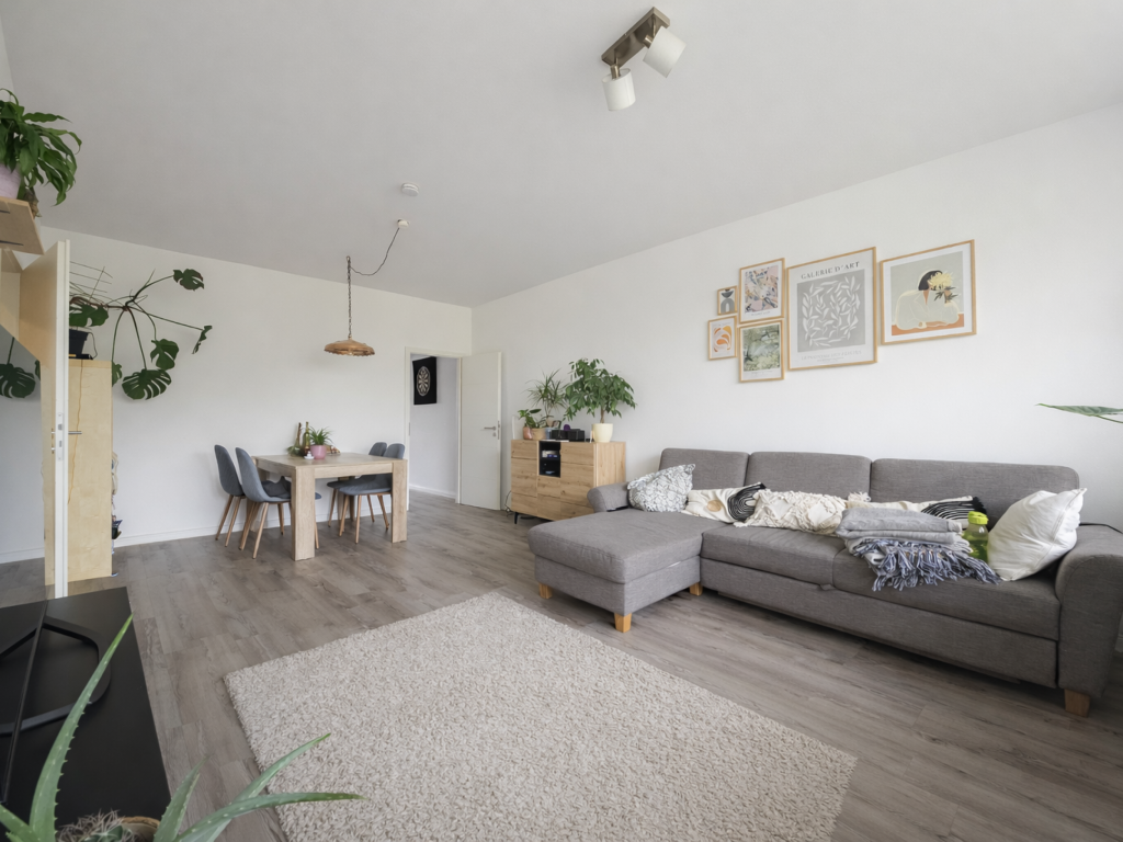 Geräumige 3-Zimmer-Wohnung mit Einbauküche und traumhaften Ausblick! - Photo 1