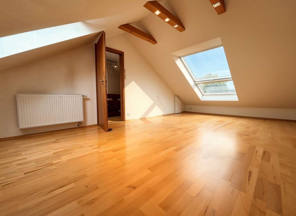 Ausgebautes Dachgeshoss mit Veluxfenstern