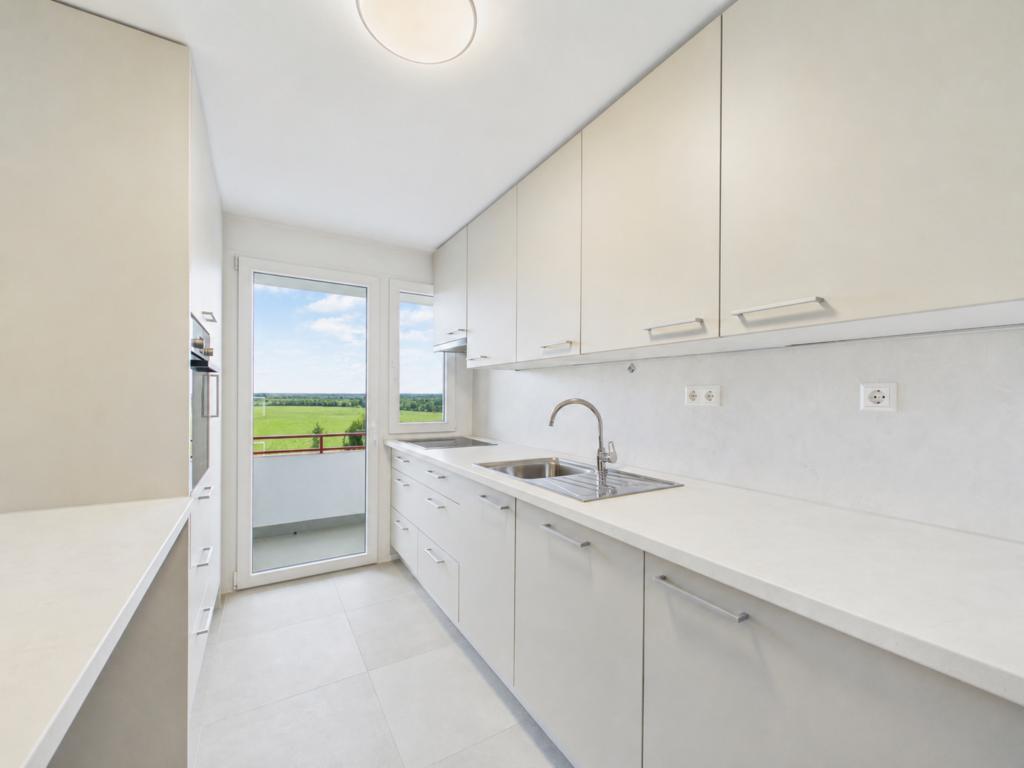 Kernsanierte Wohlfühlwohnung mit zwei Balkonen in begehrter Feldrandlage - Photo 1