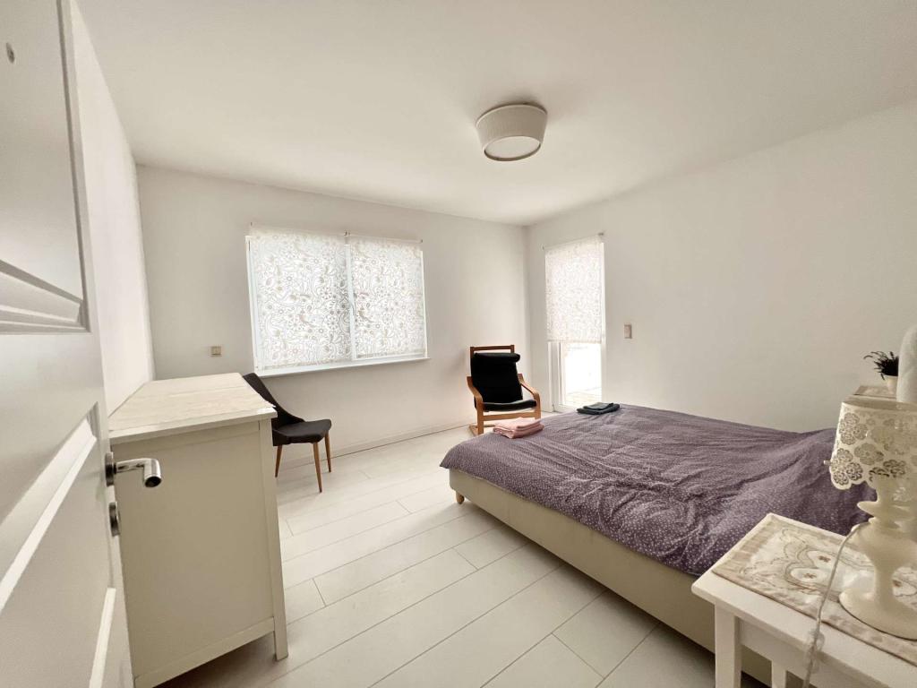 Schlafzimmer 1