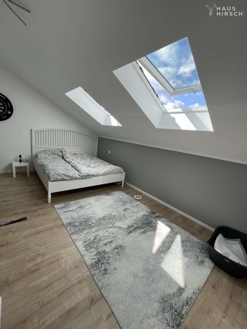 Rechte Seite: Zimmer 2 im OG