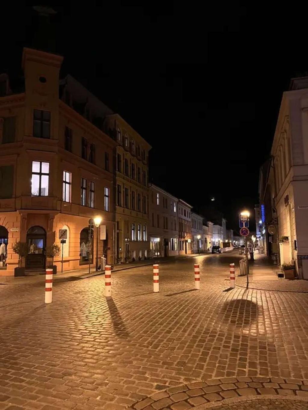 beleuchtet bei Nacht