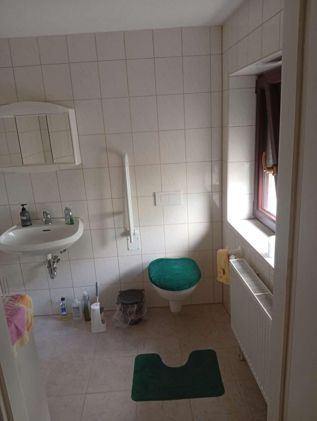 WC im Erdgeschoss im Bereich ehemaliges Pflegezimmer