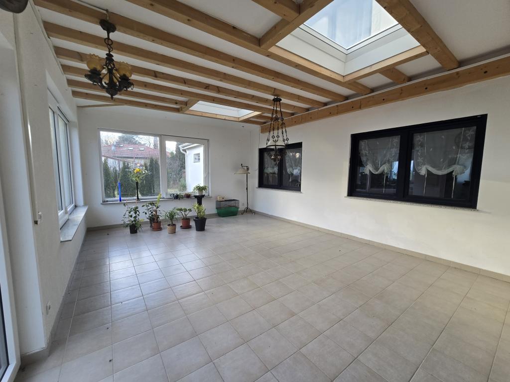 Schönefeld Woltersdorf wartet auf Sie mit Sauna, Kamin und viel Grün - Photo 2