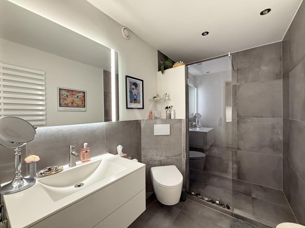 stylisches Badezimmer 