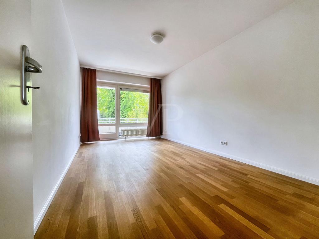 großes Schlafzimmer unmöbliert
