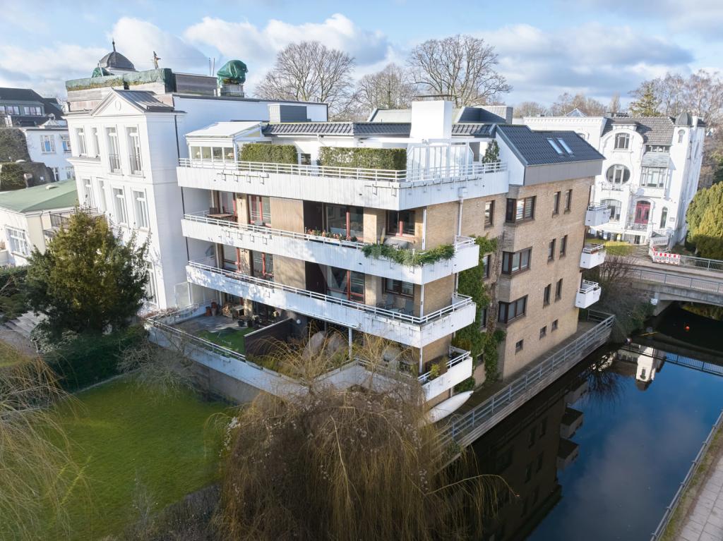 Direkt am Kanal - im Sommer ein Traum!