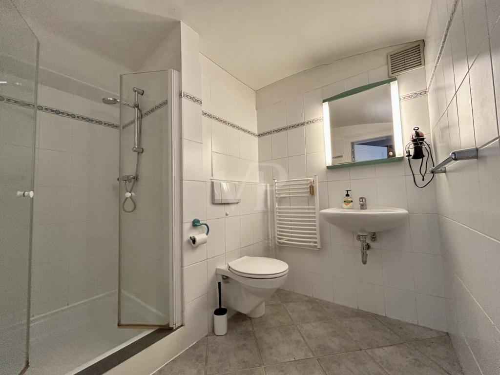 Möblierte 2 ZI + eigene Wohnküche in WG an Einzelperson zu vermieten! - Photo 5