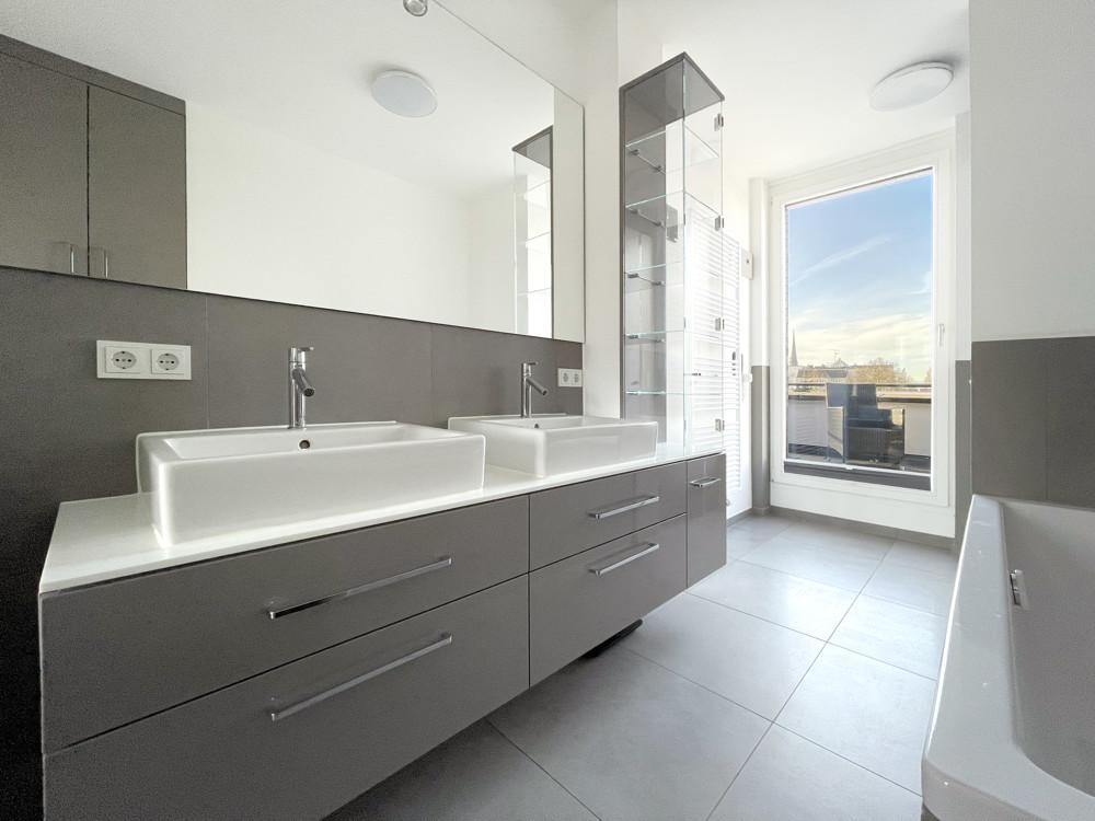 EN-SUITE BAD 