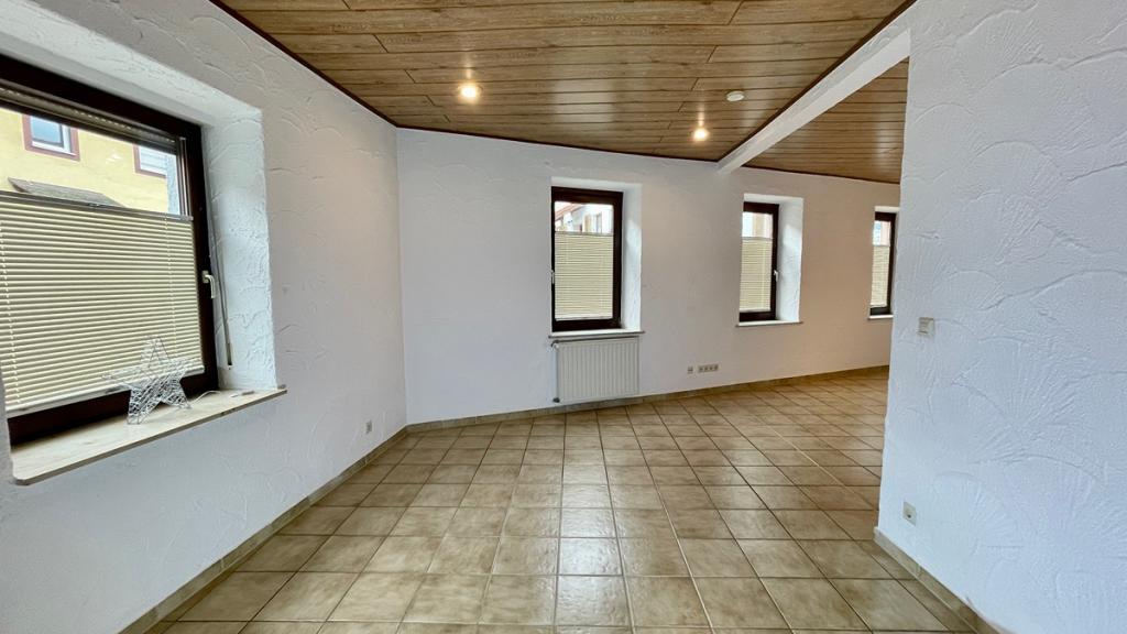 Gepflegte Doppelhaushälfte mit fünf Zimmern und Einbauküche in Bad Dürkheim - Photo 1