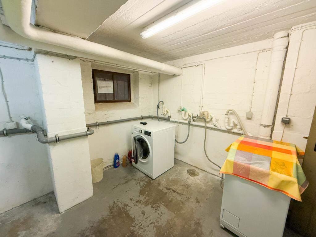 Gemeinschaftliche Waschküche im Keller