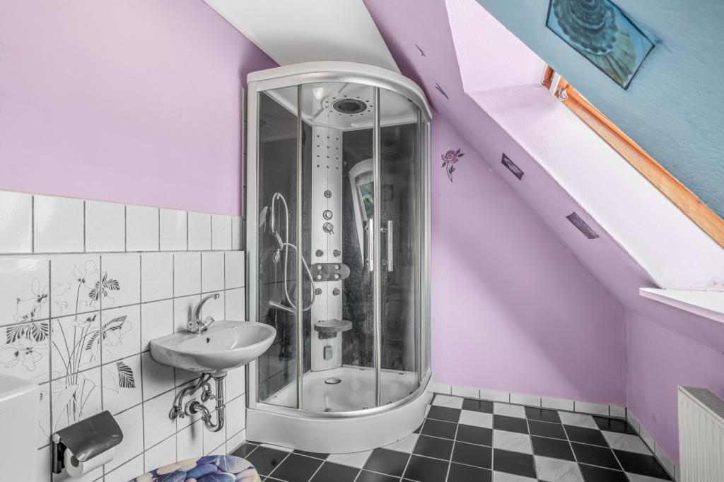 Duschbad im Dachgeschoss 