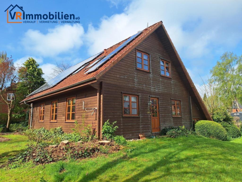 Holzblockhaus mit Einliegerwohnung