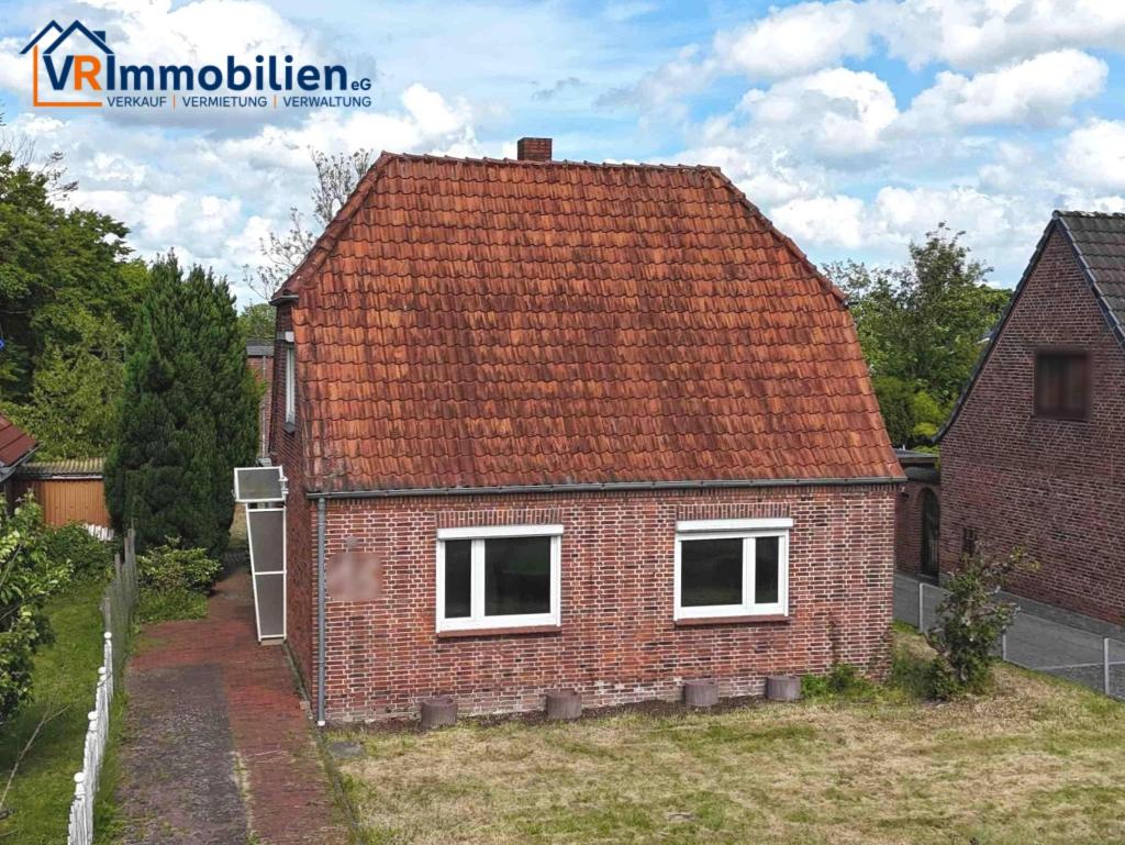 Die Straßenansicht der Immobilie
