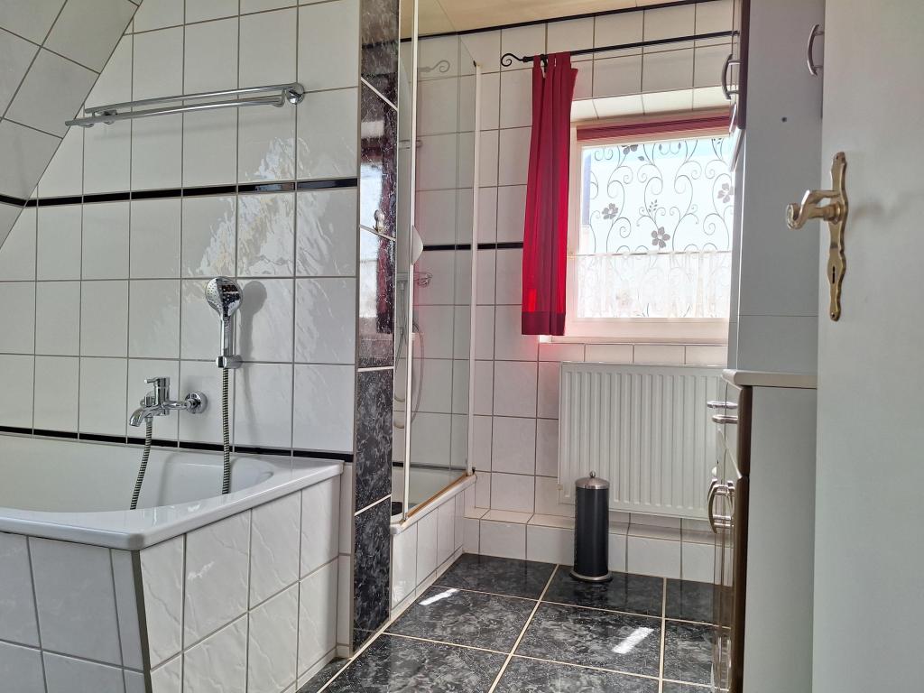 Vollbad im OG, Ansicht III