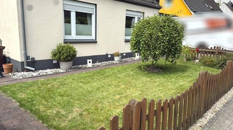 Vorgarten des Einfamilienhauses, Ansicht II