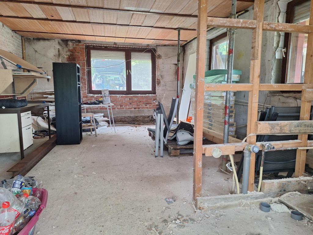 Separates Zimmer im EG ( entkernt )