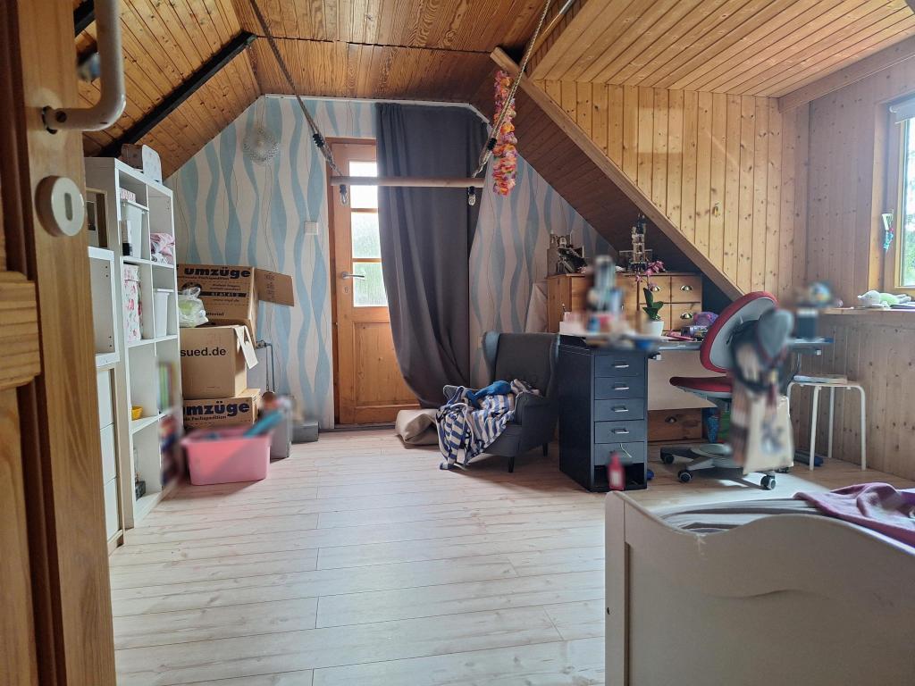 OG Zimmer mit Balkon und separatem Eingang