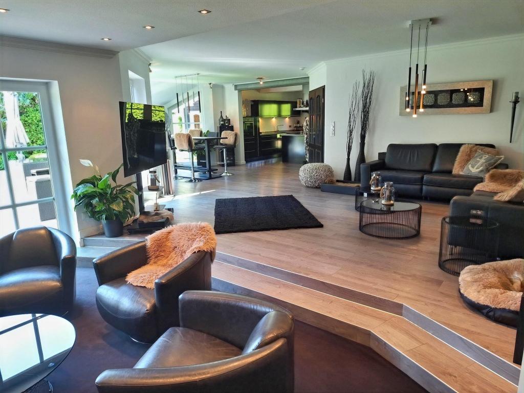 Wohn-und Esszimmer mit offener Küche