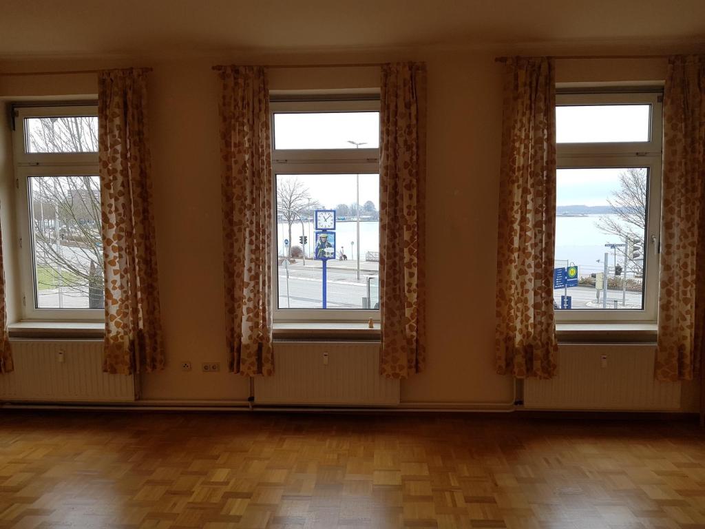 Großzügige 6-Zimmer-Wohnung mit Schleiblick in Schleswig - Foto 1