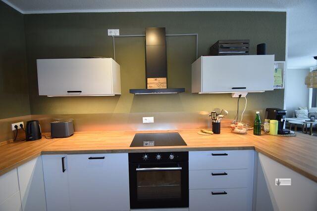 Mittelblock mit Backofen und Ceranfeld
