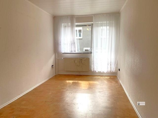 2. Schlafzimmer mit Zugang zum hinteren Balkon