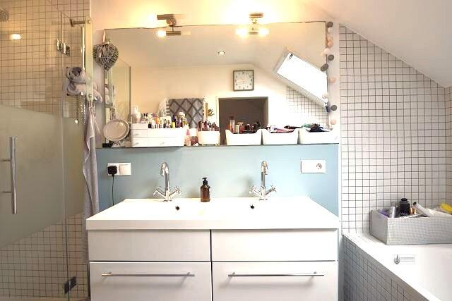 Bad im 1. OG mit Dusche und Badewanne