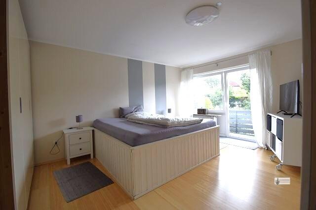 Schlafzimmer mit Balkon