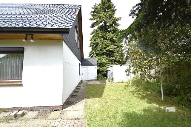 Ostseite mit 2. Garage als Abstellraum für Gartengerät
