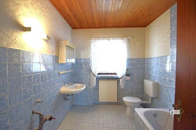 Badezimmer ist sanierungsbedürftig