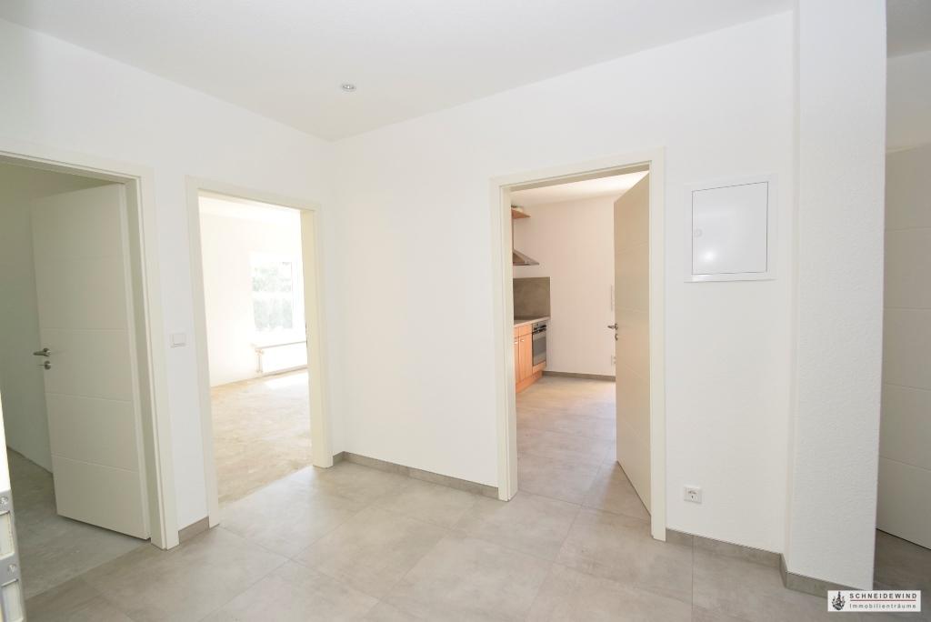 Flurbereich mit Küchen-, Wohnzimmer- und Schlafzimmertüren