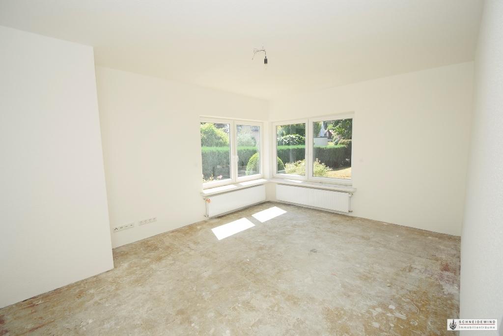 Helles großes Wohnzimmer