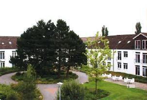 Zugang zur Verwaltung und Haupteingang