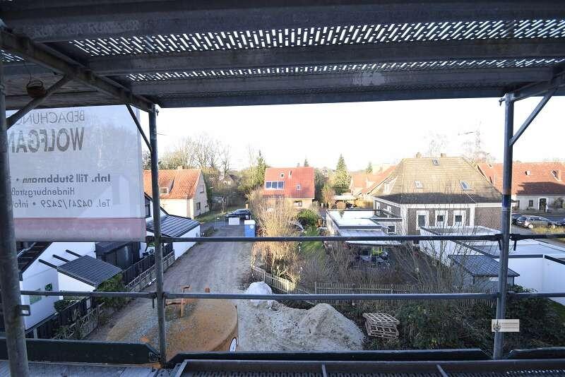 Neubau mit Fertigstellung im Juli 2026 Hoch moderne EG Wohnung + Rollläden + Stellplatz ohne Küche - Photo 3