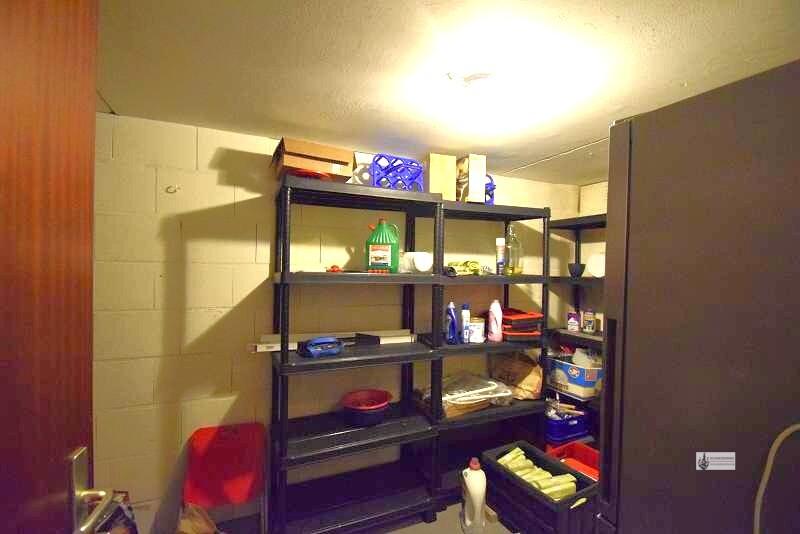 Frisch renovierte 2 Zi - Wohnung mit 67 m² Wfl. + Einbauküche mit Garage und Garten - Foto 1