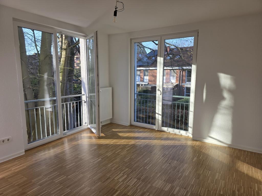 Schöne 4 Zimmer-Wohnung mit Balkon in gepflegter Anlage in Hamburg-Schnelsen aus 2013 - Photo 2