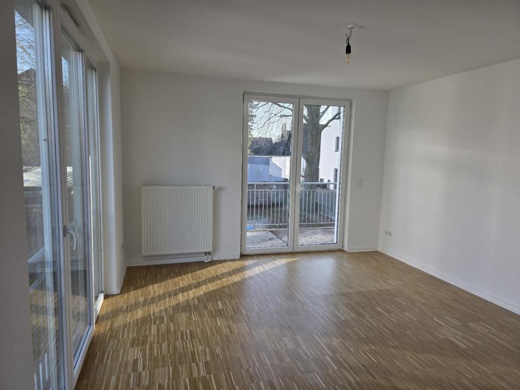 Schöne 4 Zimmer-Wohnung mit Balkon in gepflegter Anlage in Hamburg-Schnelsen aus 2013 - Photo 1