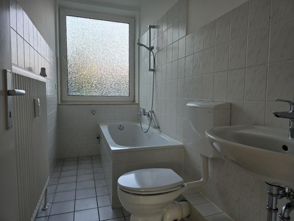 Ruhig gelegene 2,5-Zimmer-Wohnung ca. 64,68 m² mit Loggia und Einbauküche - Photo 3