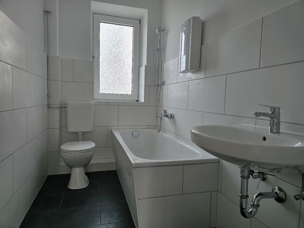 Modernisierte 3-Zimmer-Wohnung mit ca. 71,46m² Wohnfläche und Loggia - Photo 1