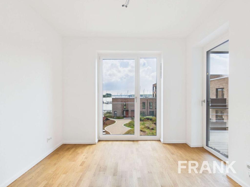 Neubau 2-Zimmer-Wohnung mit großer Loggia und Meerblick - Foto 2