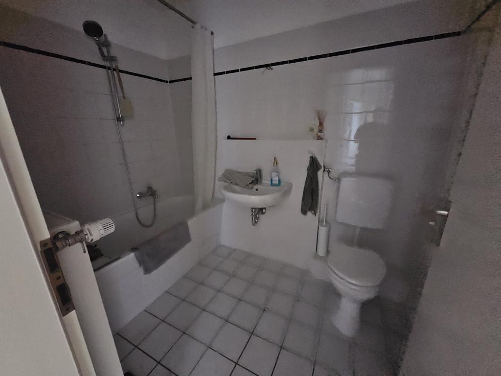 3 -Zimmer-Wohnung mit Balkon, kein Aufzug, Stellplatz in Tiefgarage, auch zum 01.10.2026 zu mieten - Foto 3