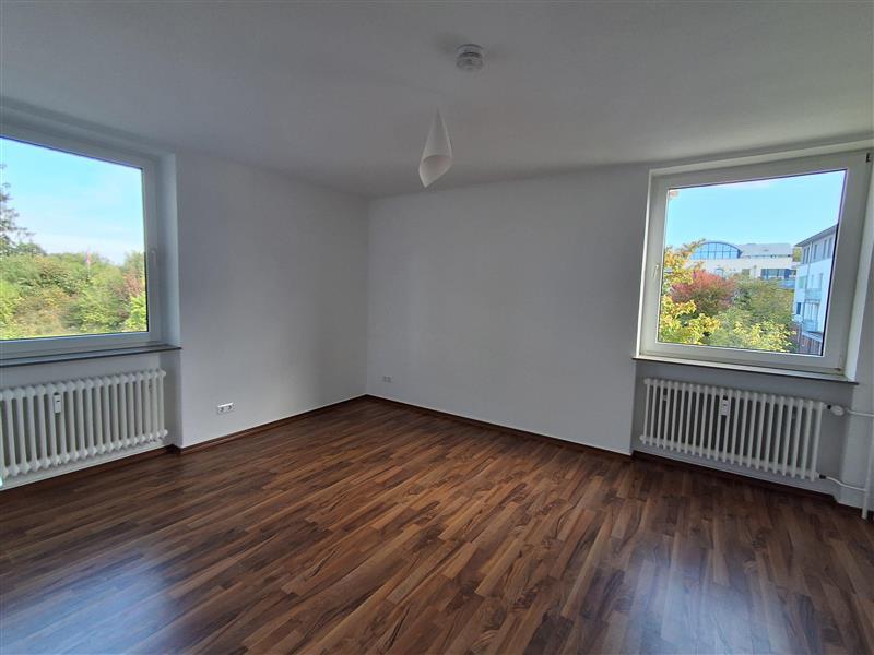 Modernisierte 2-Zimmer-Wohnung ca. 61,24 m² mit Loggia und Einbauküche - Photo 1
