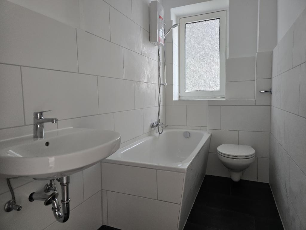 Modernisierte 2,5-Zimmer-Wohnung mit ca. 76,13m² Wohnfläche - Photo 2