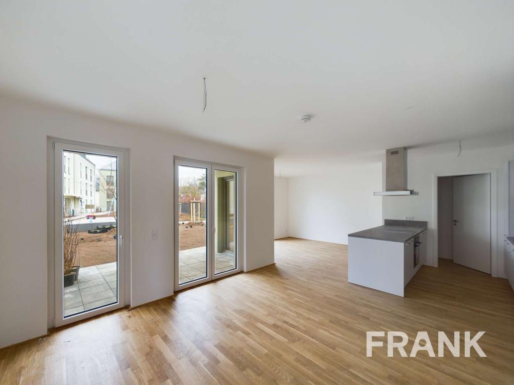 ERSTBEZUG! Moderne 3-Zimmer-Wohnung mit großen Garten - Photo 2