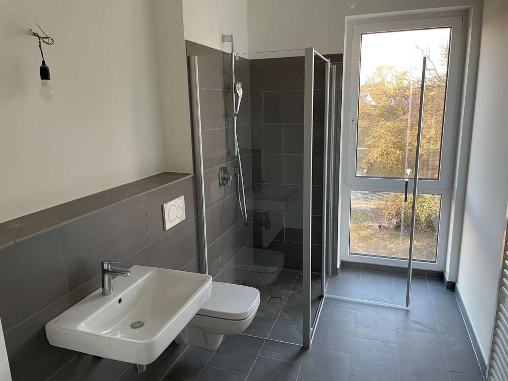 Schöne 2 Zimmer-Wohnung mit Terrasse in Hamburg-Barmbek - Foto 2